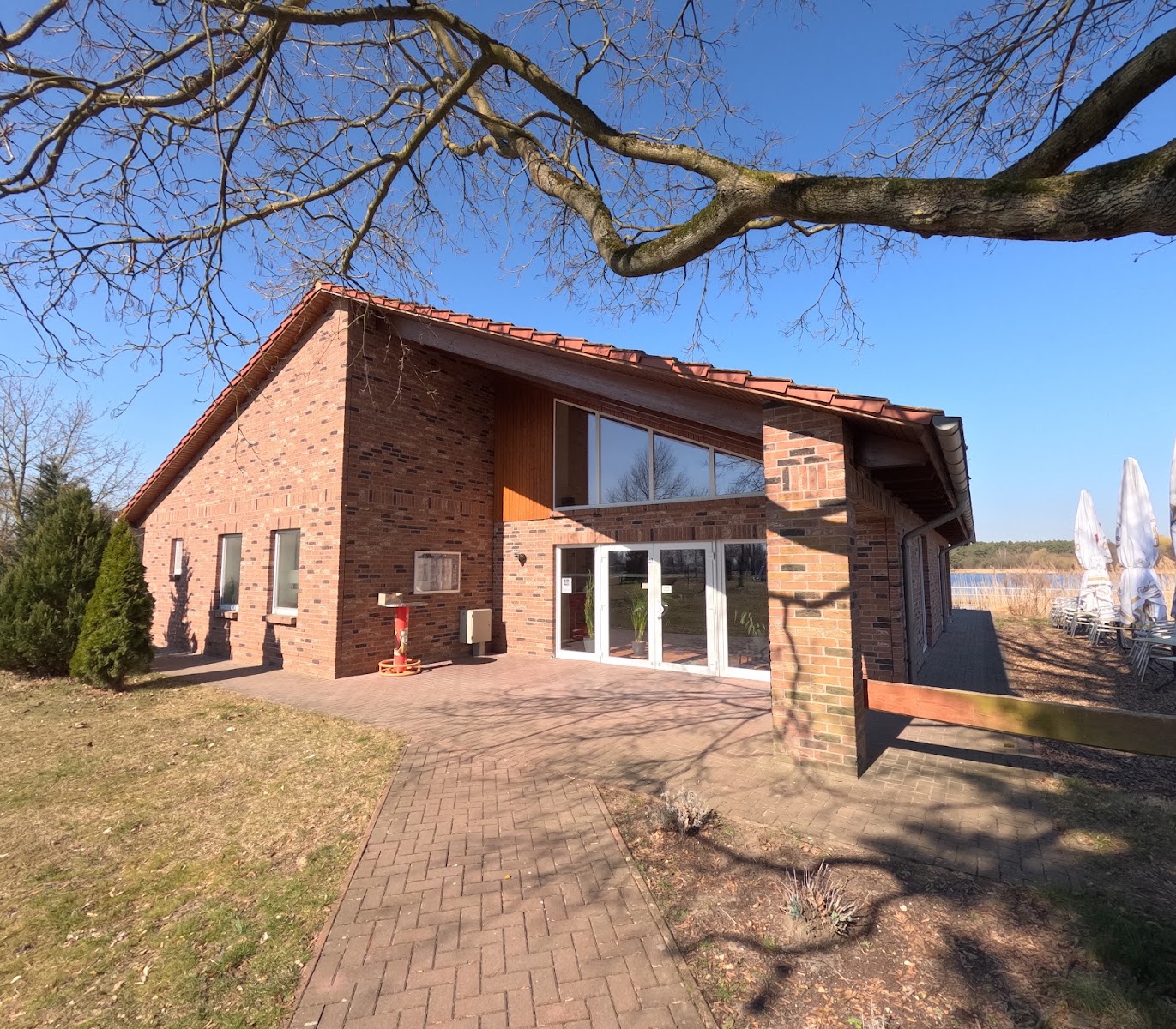 Außenansicht von Restaurant Haus am See am Rudower See